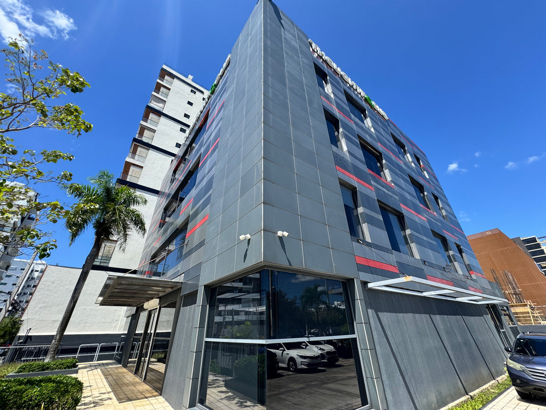 Edificio Corporativo Adecuado en Alquiler – 2,123.45 m² | Santo Domingo