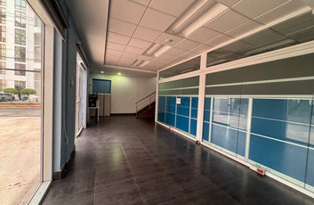 Local comercial independiente de 800 m² en alquiler en Naco | Av. Tiradentes-25