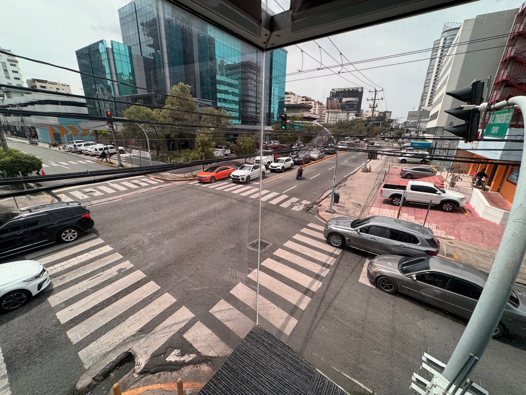 Locales comerciales alquiler Tiradentes Naco Santo Domingo