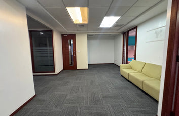 Local comercial independiente de 800 m² en alquiler en Naco | Av. Tiradentes-41