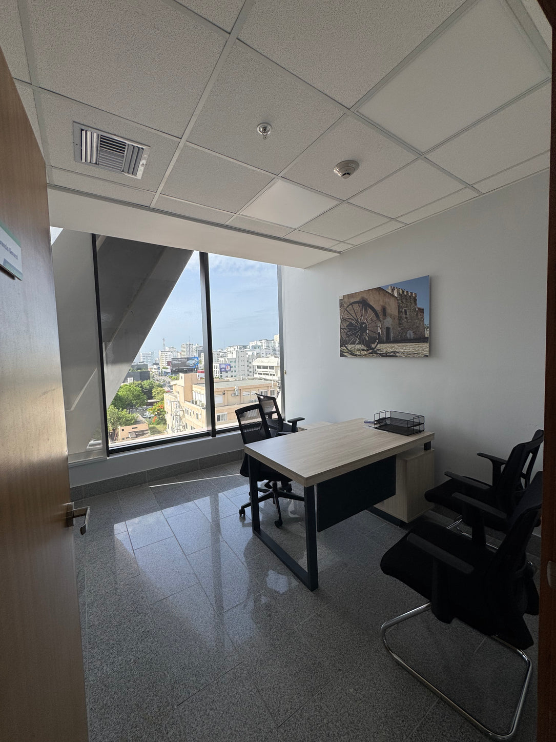 Local Corporativo en Alquiler – 328 m² | Corporativo 2010 | Piantini