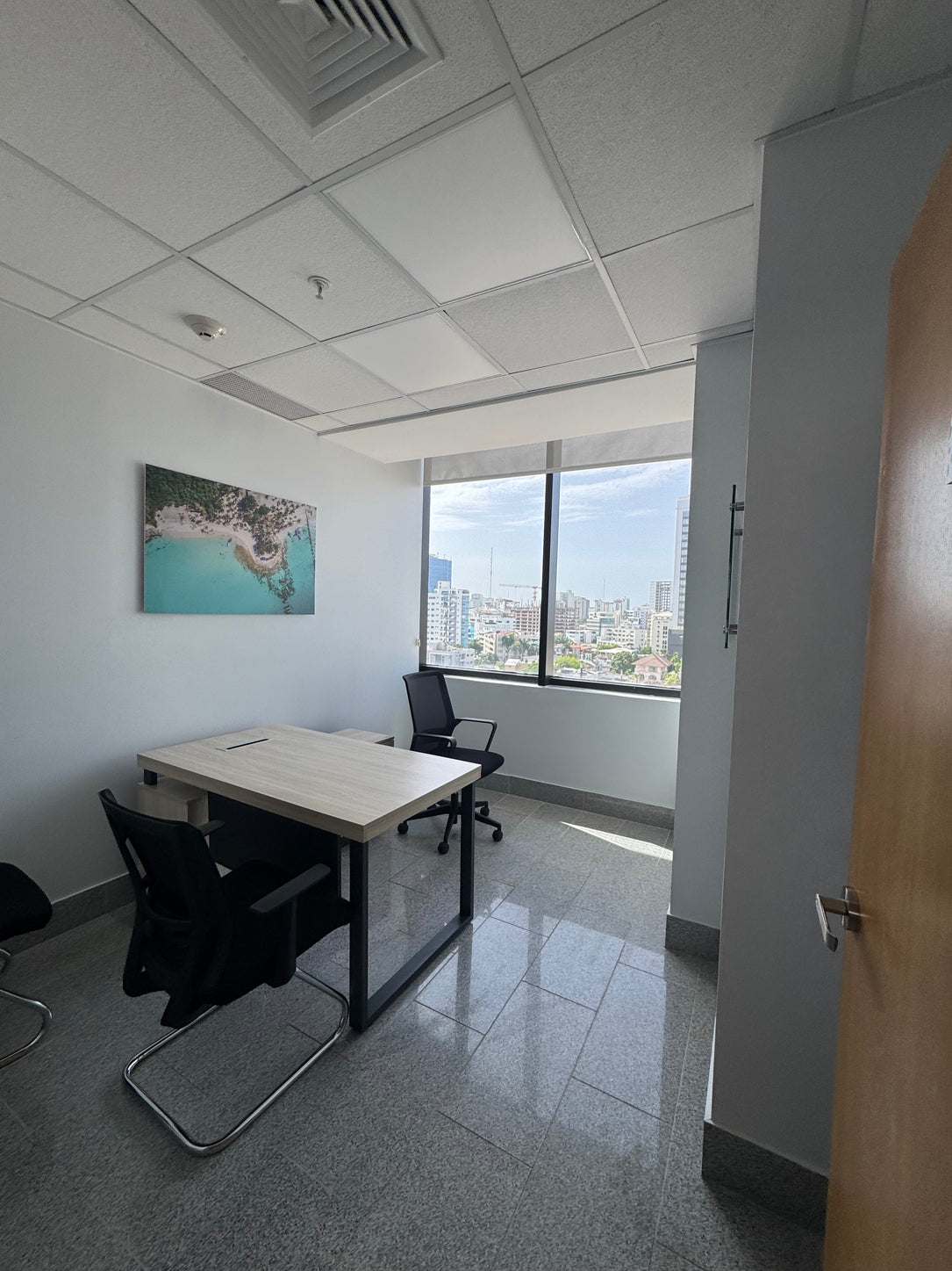 Local Corporativo en Alquiler – 328 m² | Corporativo 2010 | Piantini