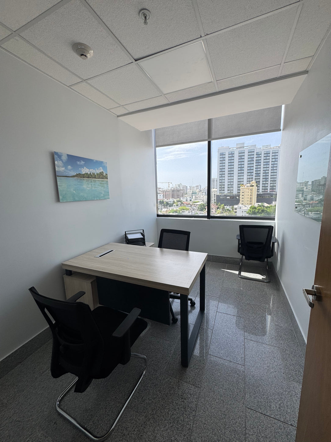 Local Corporativo en Alquiler – 328 m² | Corporativo 2010 | Piantini