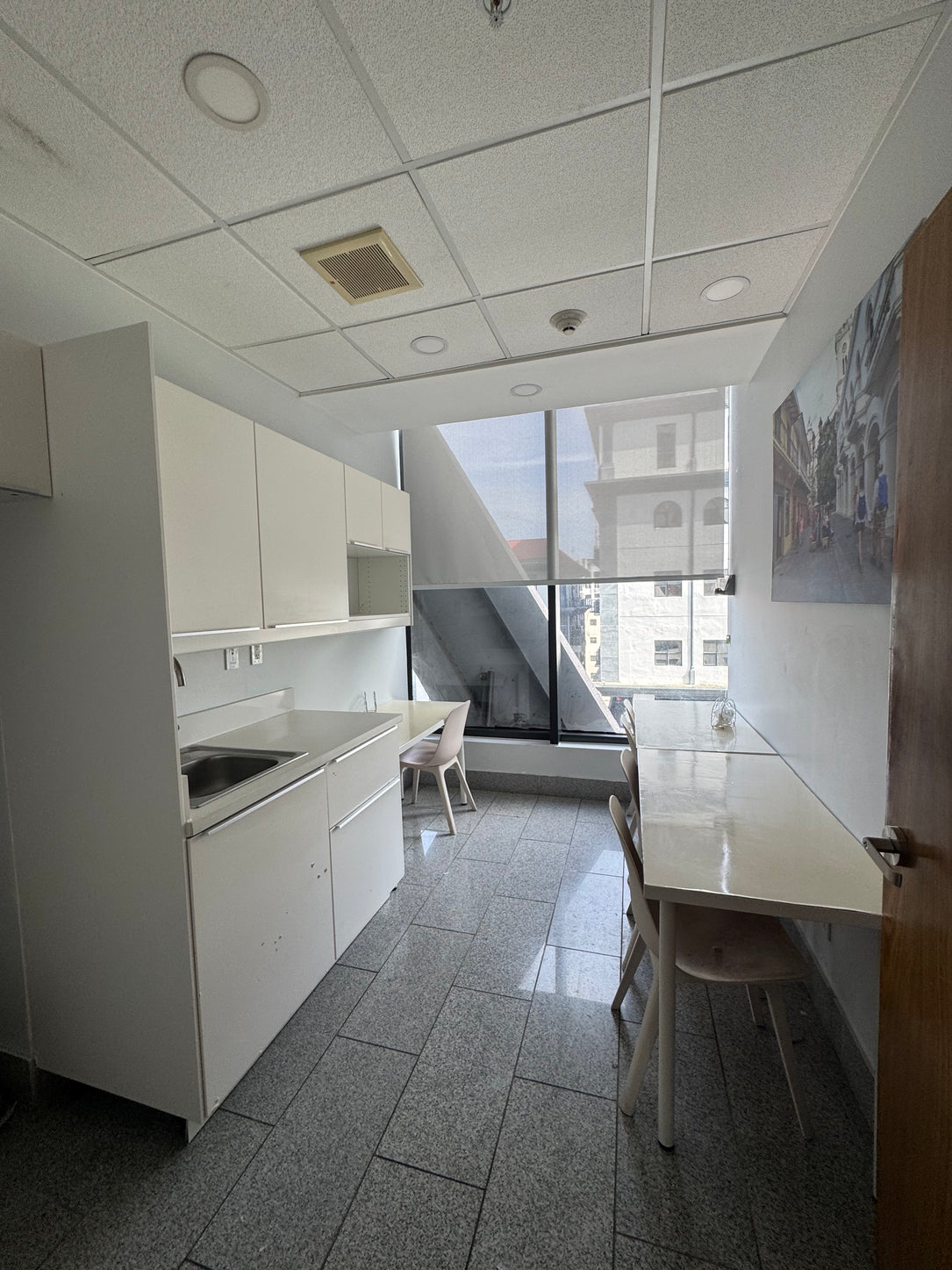 Local Corporativo en Alquiler – 328 m² | Corporativo 2010 | Piantini