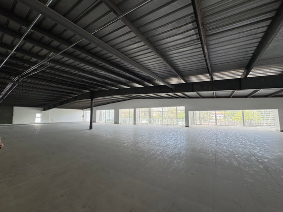 Edificio Comercial Independiente de 3,400 m² en Alquiler | Av. Luperón, Santo Do