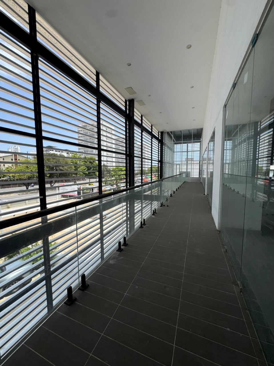 Edificio de Oficinas de 3,400 m² en Alquiler | Av. Luperón, Santo Domingo Oeste