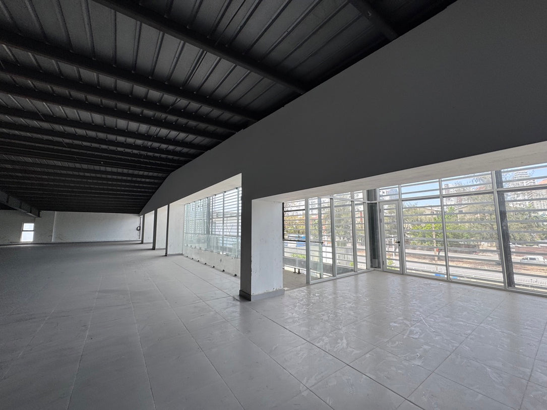 Edificio de Oficinas de 3,400 m² en Alquiler | Av. Luperón, Santo Domingo Oeste