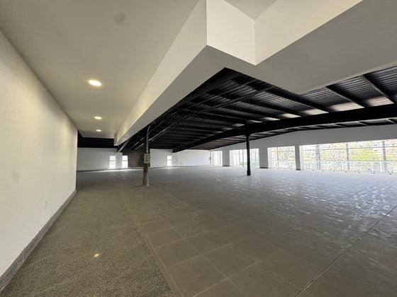 Edificio de Oficinas de 3,400 m² en Alquiler | Av. Luperón, Santo Domingo Oeste