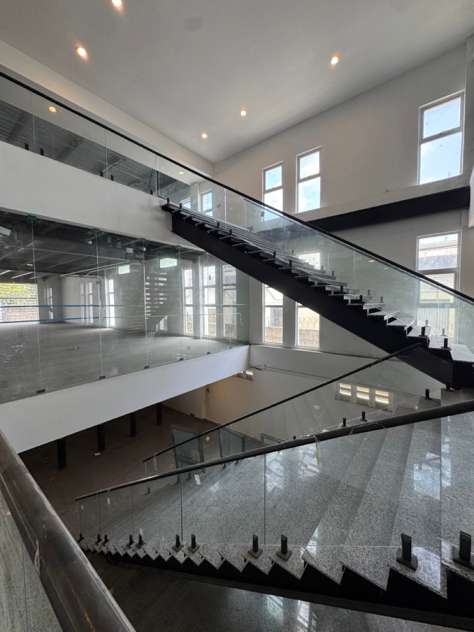 Edificio de Oficinas de 3,400 m² en Alquiler | Av. Luperón, Santo Domingo Oeste