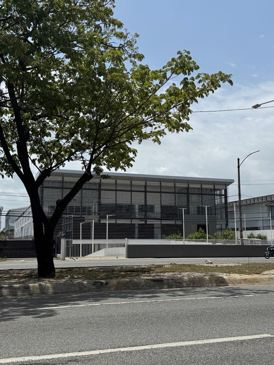 Edificio de Oficinas de 3,400 m² en Alquiler | Av. Luperón, Santo Domingo Oeste