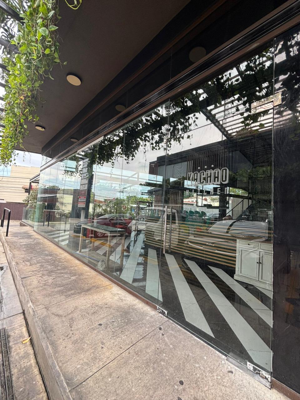 Locales comerciales 1er piso Arroyo Hondo Viejo Santo Domingo