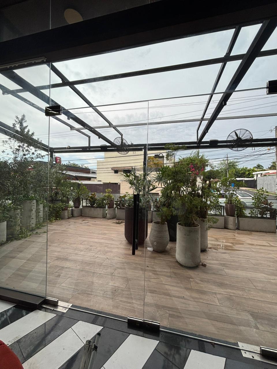 Locales comerciales 1er piso Arroyo Hondo Viejo Santo Domingo