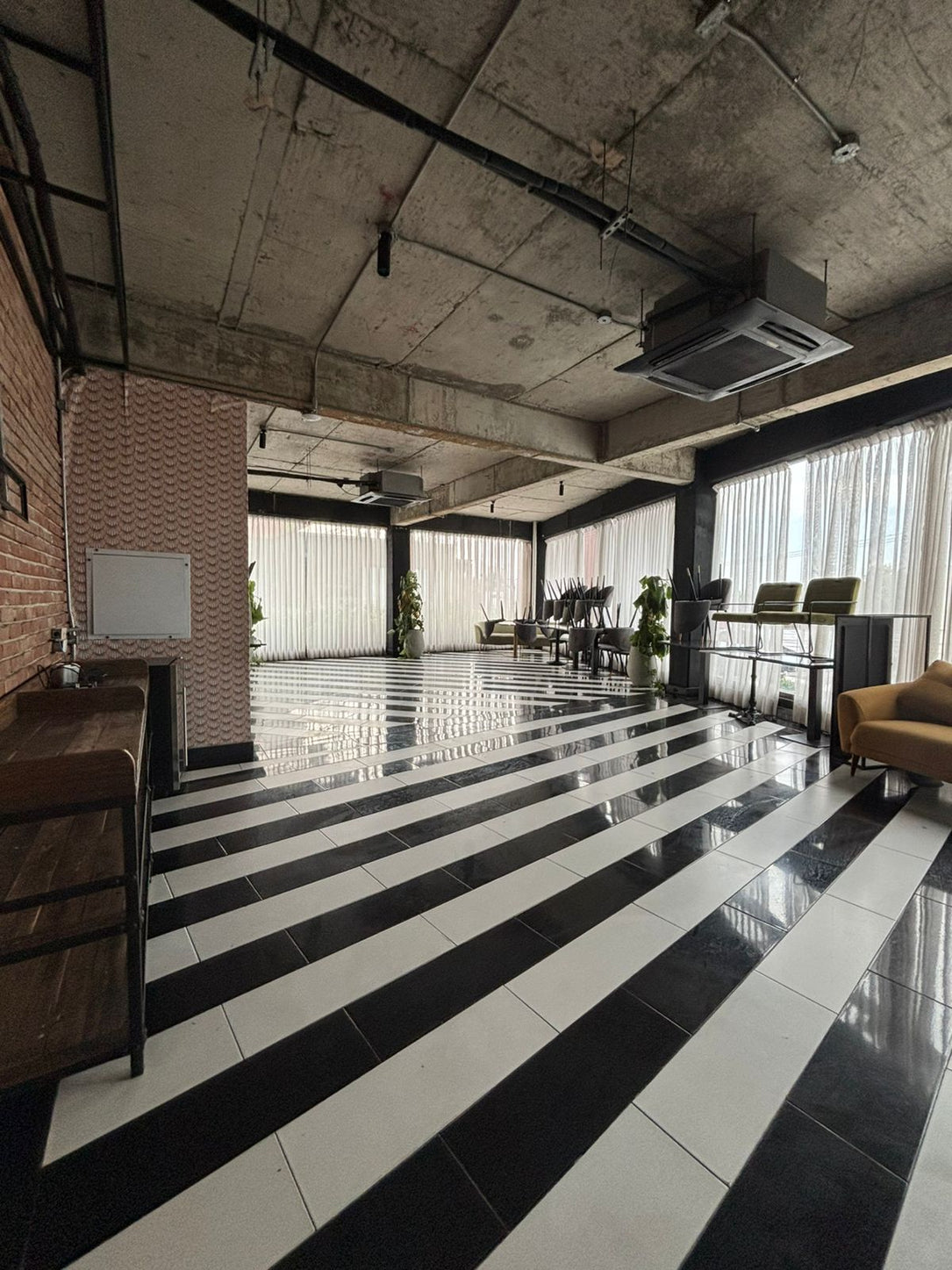 Locales comerciales 1er piso Arroyo Hondo Viejo Santo Domingo