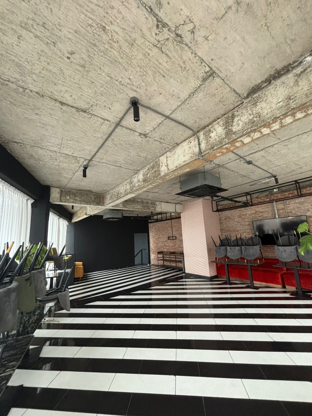 Locales comerciales 1er piso Arroyo Hondo Viejo Santo Domingo