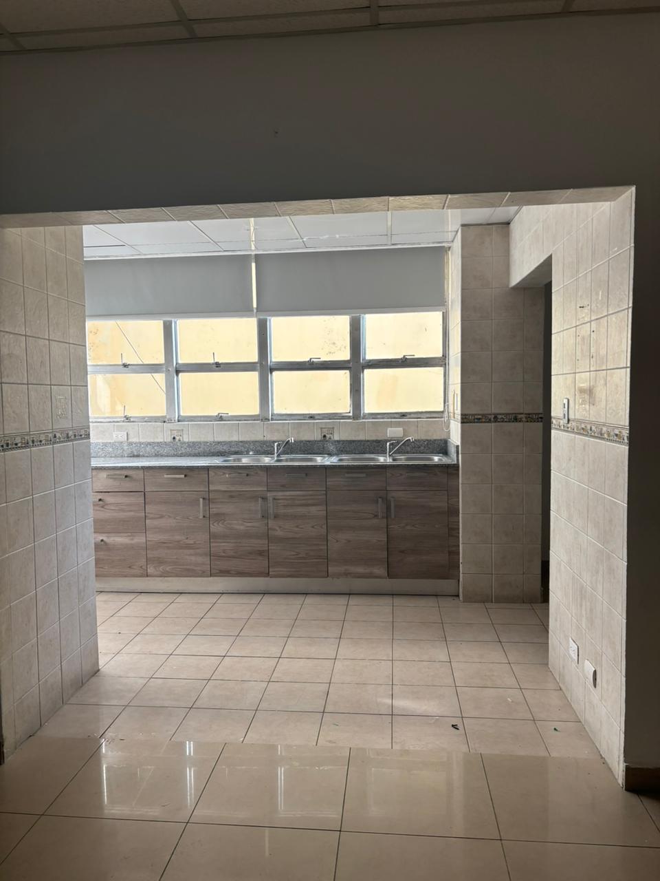 Oficinas desde 244 hasta 2,762 m² en Alquiler | Av. John F. Kennedy, Miraflores, Santo Domingo (A Remodelar)