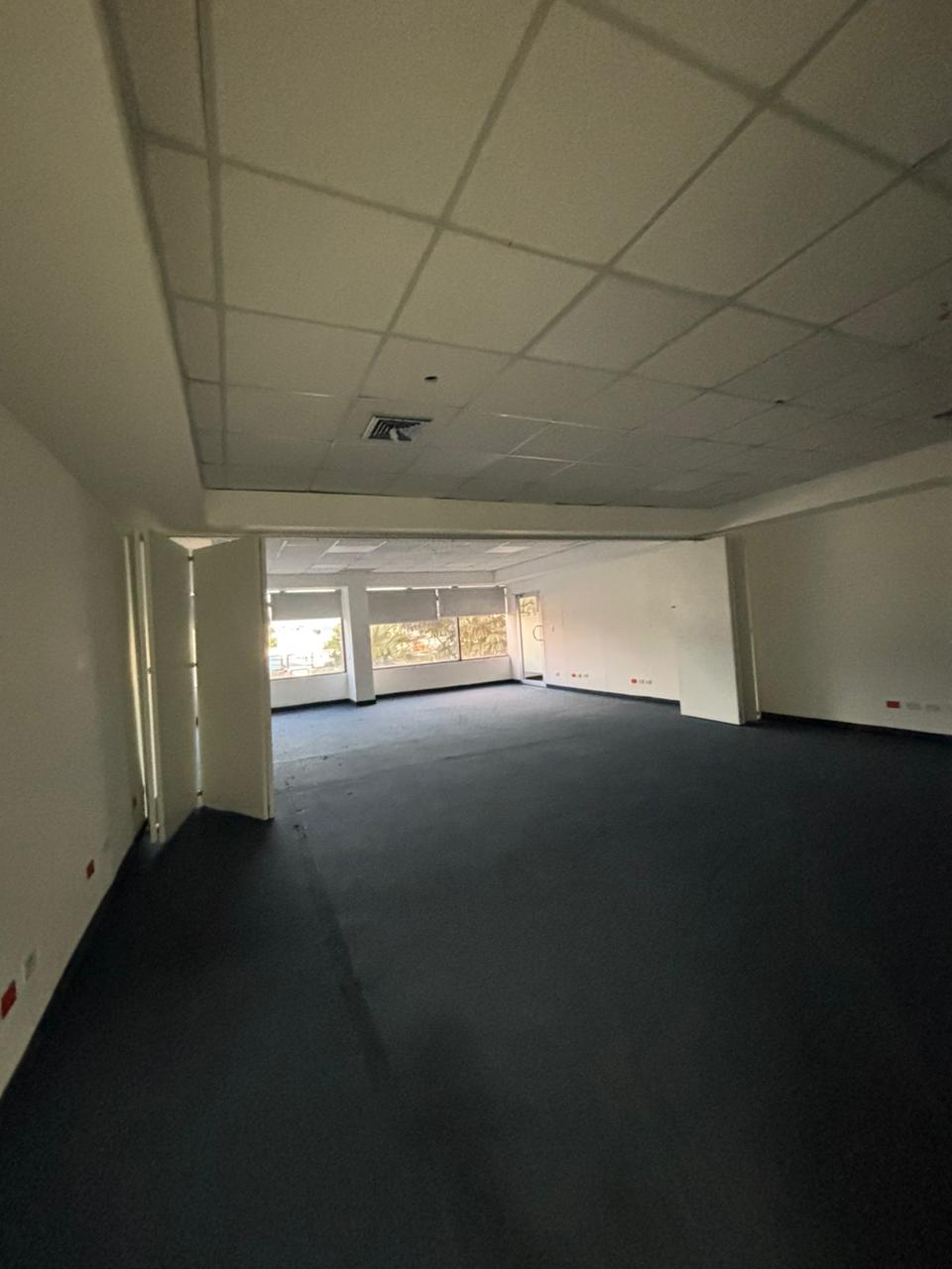 Oficinas desde 244 hasta 2,762 m² en Alquiler | Av. John F. Kennedy, Miraflores, Santo Domingo (A Remodelar)