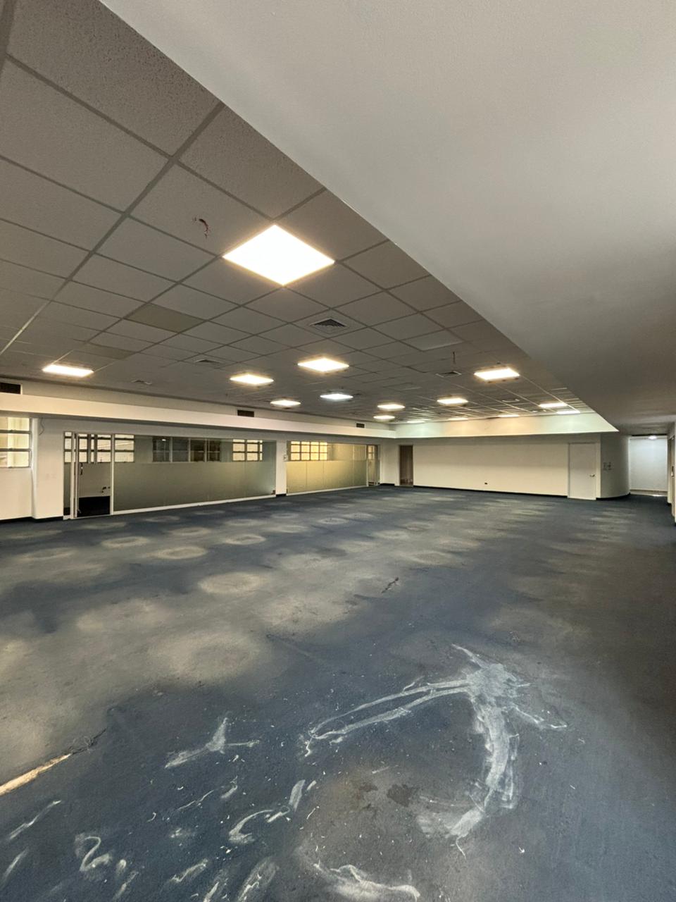 Oficinas desde 244 hasta 2,762 m² en Alquiler | Av. John F. Kennedy, Miraflores, Santo Domingo (A Remodelar)