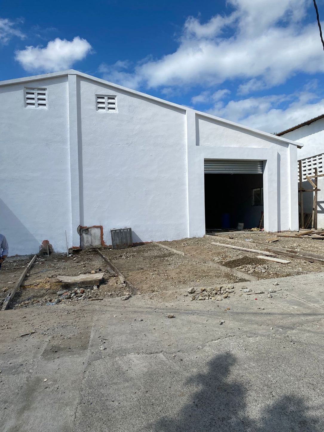 Almacén con Oficinas en Alquiler – 800 m² | Avenida Independencia, Santo Domingo