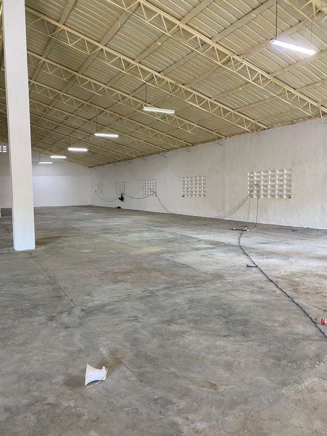 Almacén con Oficinas en Alquiler – 800 m² | Avenida Independencia, Santo Domingo