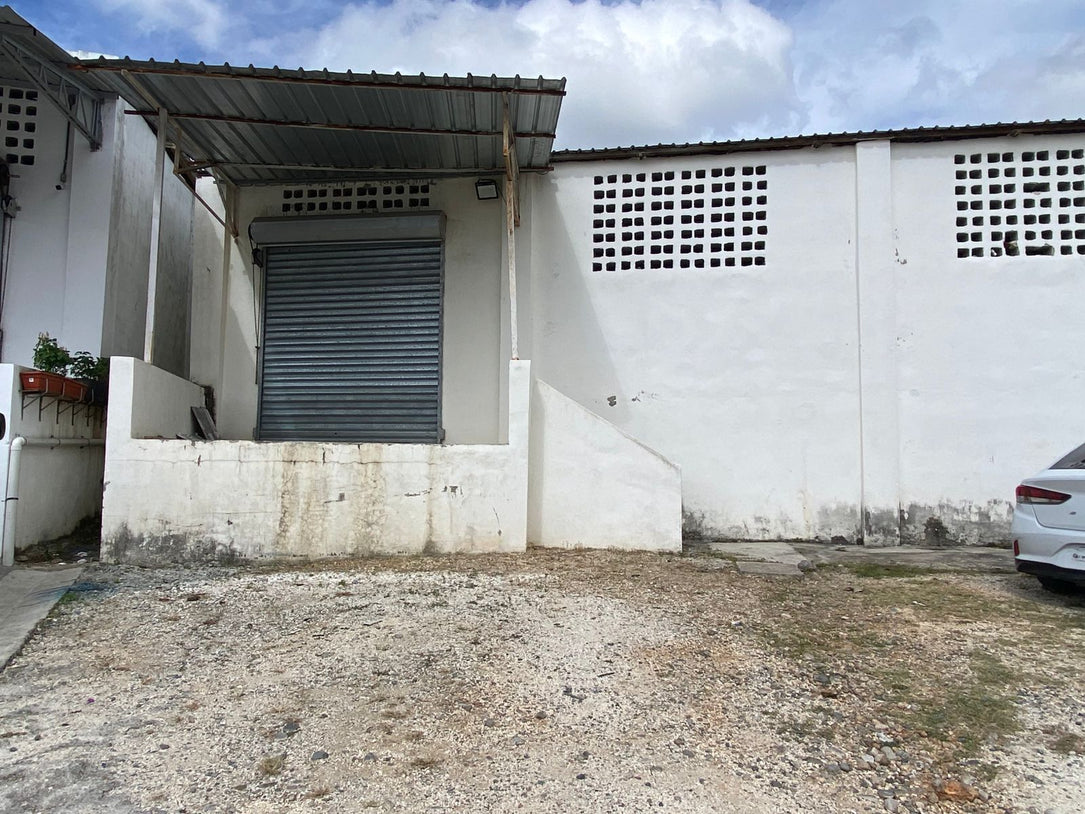 Almacén con Oficinas en Alquiler – 800 m² | Avenida Independencia, Santo Domingo