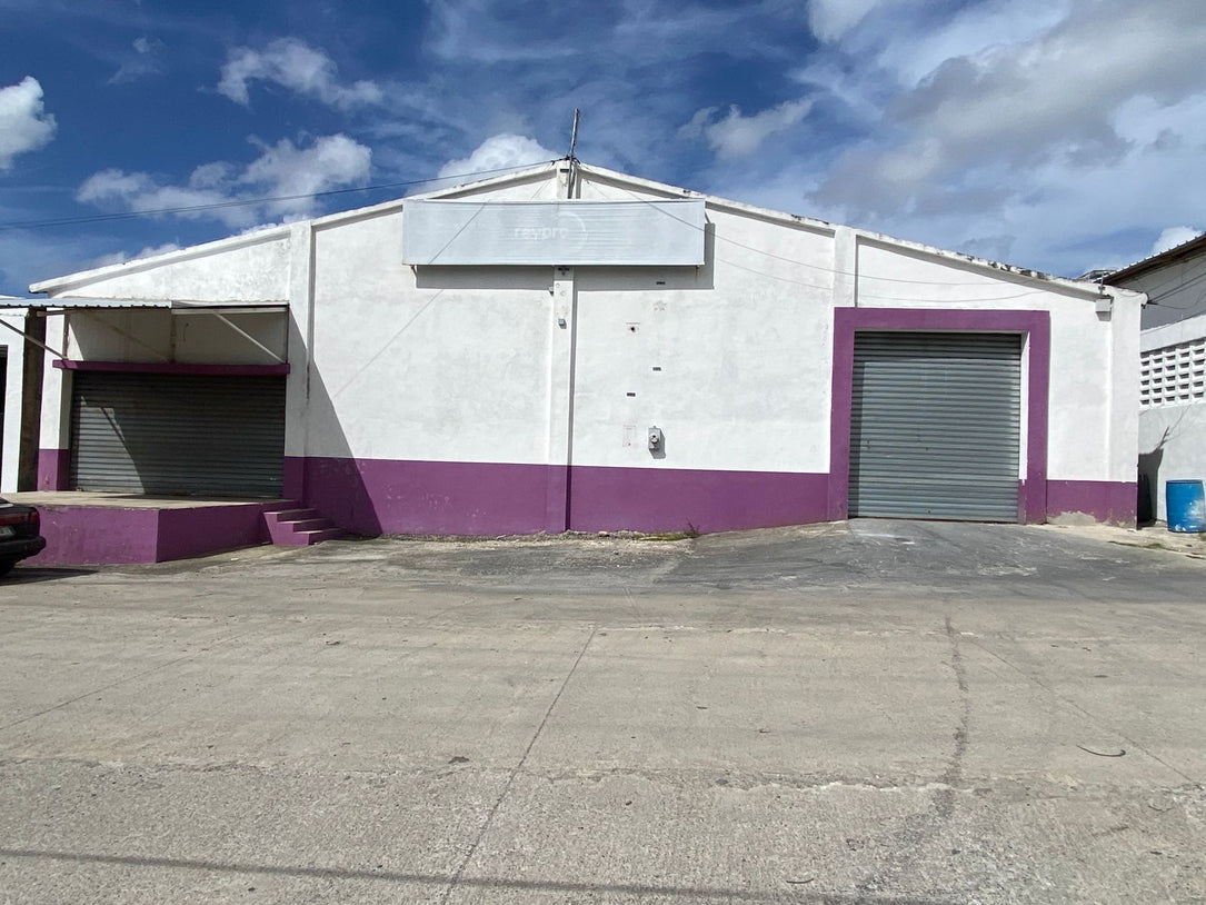 Almacén con Oficinas en Alquiler – 800 m² | Avenida Independencia, Santo Domingo