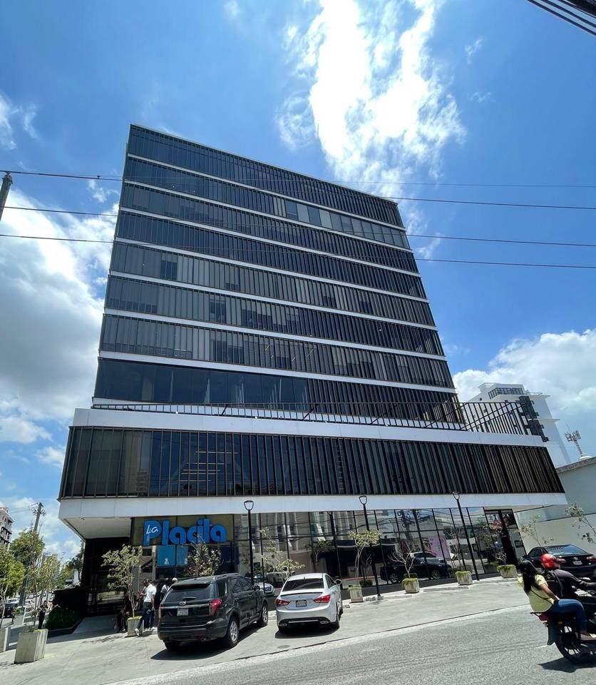 Oficina Corporativa en Alquiler | 204 m² | 8 Parqueos | Ensanche Piantini, Santo Domingo