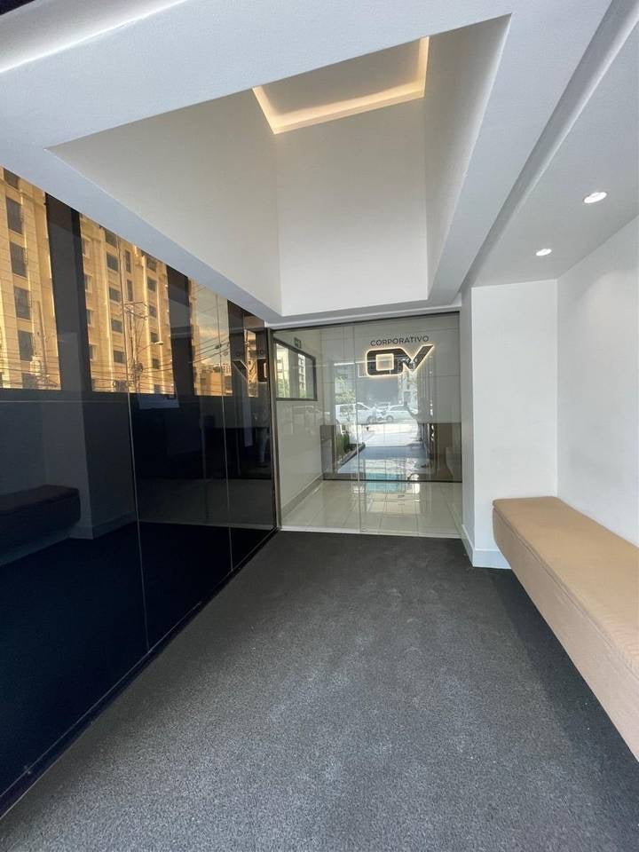 Oficina Corporativa en Alquiler | 204 m² | 8 Parqueos | Ensanche Piantini, Santo Domingo