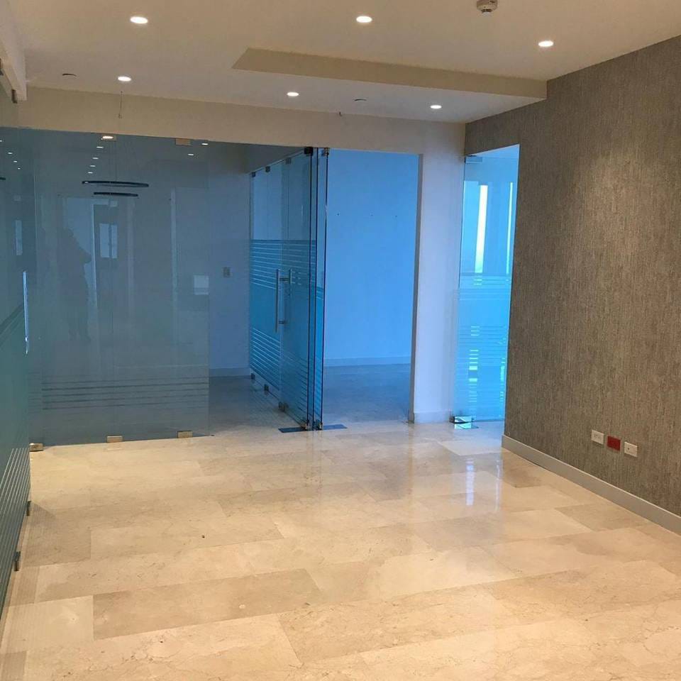 Oficina Corporativa Clase A Alquiler – 231.20 m² | Blue Mall Santo Domingo