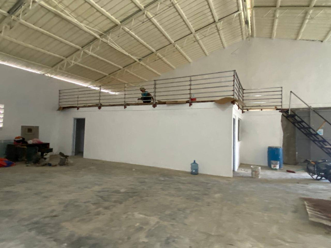 Almacén con Oficinas en Alquiler – 500 m² | Avenida Independencia, Santo Domingo