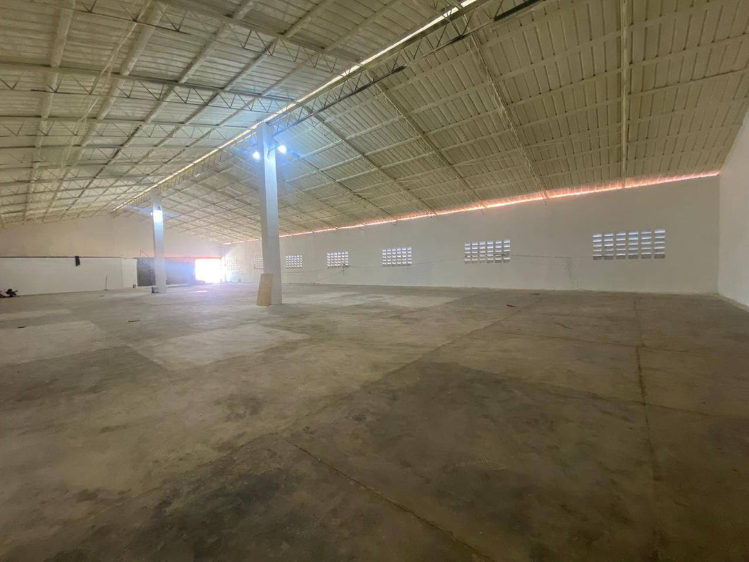 Almacén con Oficinas en Alquiler – 500 m² | Avenida Independencia, Santo Domingo