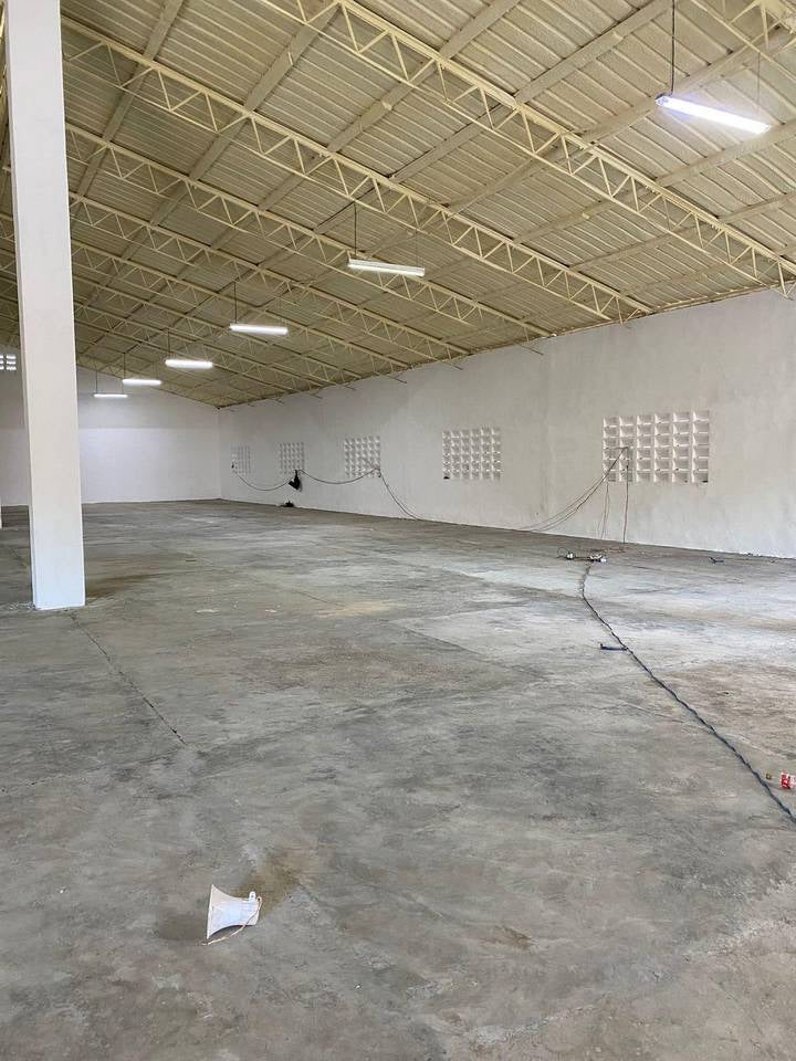 Almacén con Oficinas en Alquiler – 500 m² | Avenida Independencia, Santo Domingo