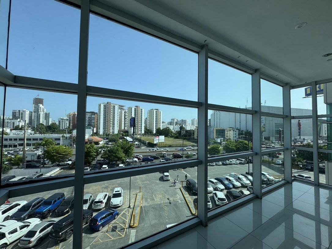 Oficina en Alquiler – 1,496.87 m² | Arroyo Hondo Viejo, Santo Domingo