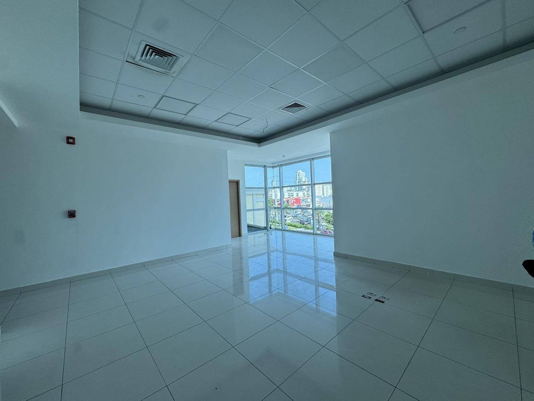 Oficina en Alquiler – 1,496.87 m² | Arroyo Hondo Viejo, Santo Domingo