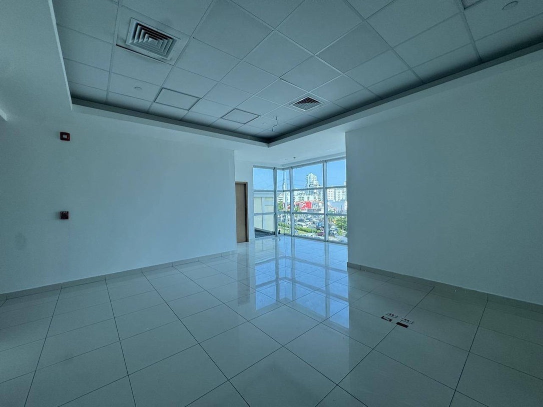 Oficina en Alquiler – 1,496.87 m² | Arroyo Hondo Viejo, Santo Domingo