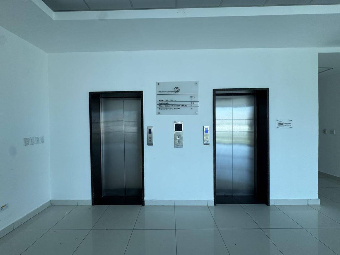 Oficina en Alquiler – 1,496.87 m² | Arroyo Hondo Viejo, Santo Domingo
