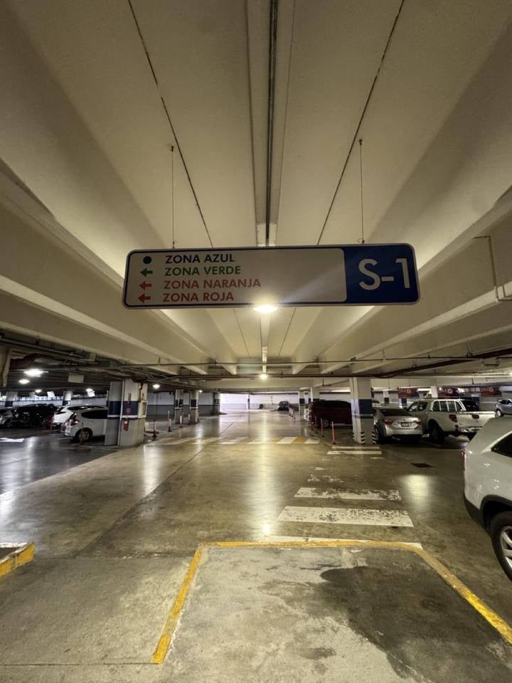 Oficina en Alquiler – 1,496.87 m² | Arroyo Hondo Viejo, Santo Domingo