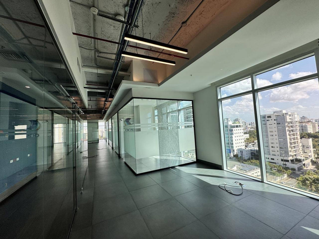 Oficina corporativa Clase A adecuada 500 m² en Alquiler Piantini, Santo Domingo
