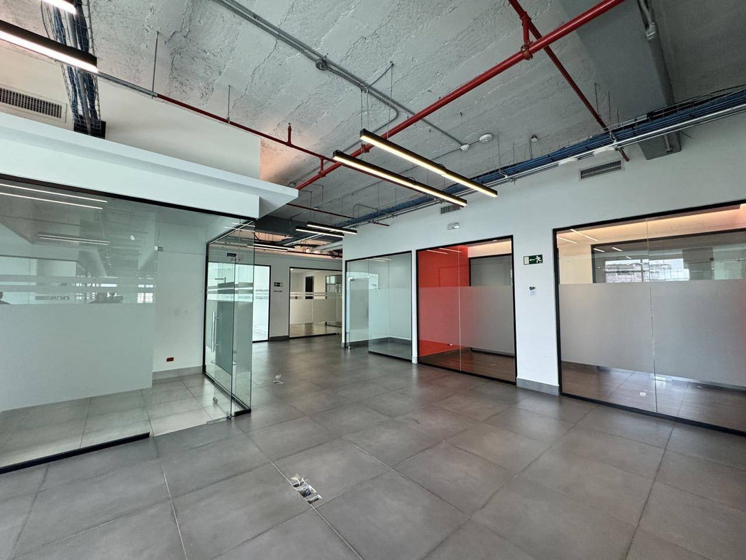 Oficina corporativa Clase A adecuada 500 m² en Alquiler Piantini, Santo Domingo