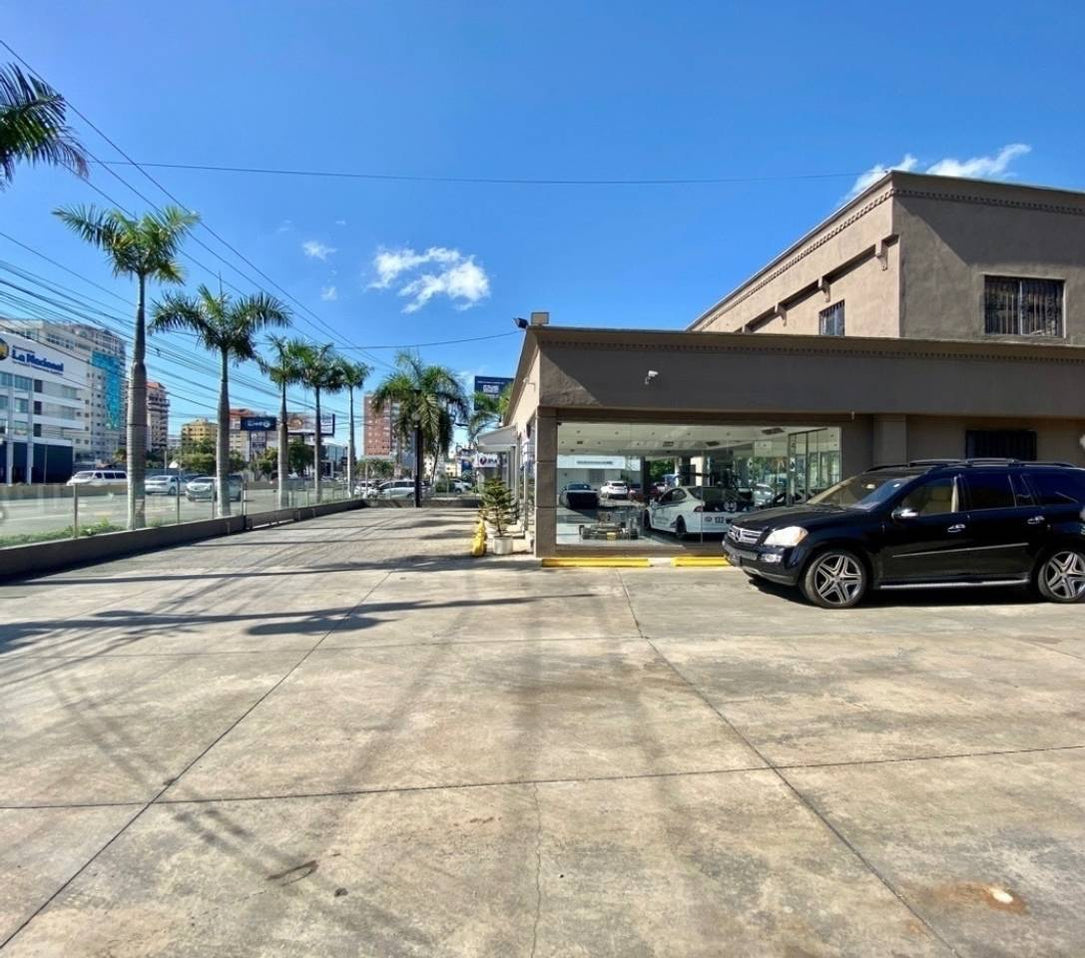Local Comercial de 600 m² en Alquiler | Avenida 27 de Febrero, Naco, Santo Domingo