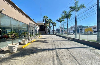 Local Comercial de 600 m² en Alquiler | Avenida 27 de Febrero, Naco, Santo Domingo-4