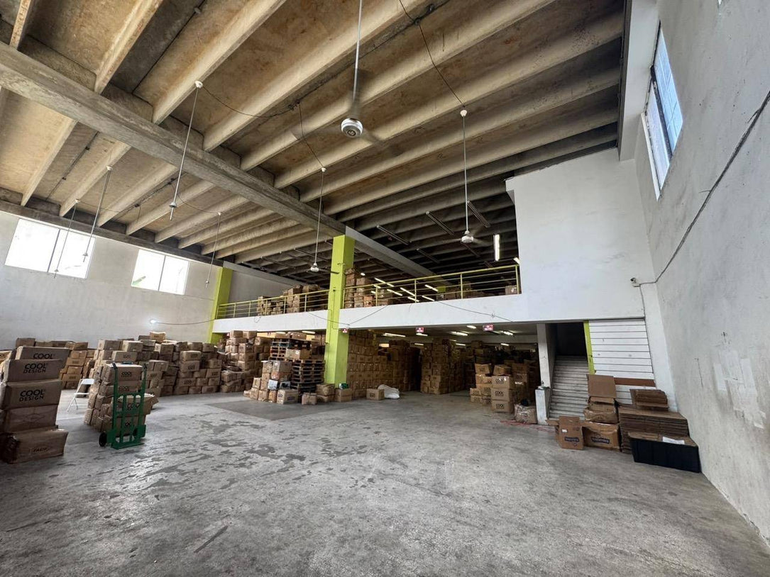 Nave Industrial/Comercial en Alquiler | 2,400 m² | Piantini, Santo Domingo