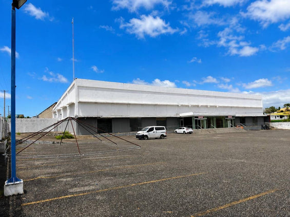Edificio comercial alquiler Ave. Luperon / 3,395 m2