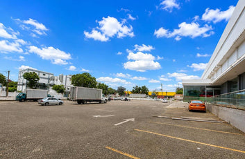 Edificio comercial alquiler Ave. Luperon / 3,395 m2-2