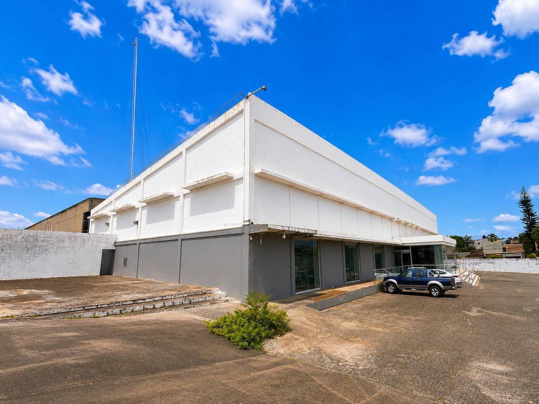 Edificio comercial alquiler Ave. Luperon / 3,395 m2