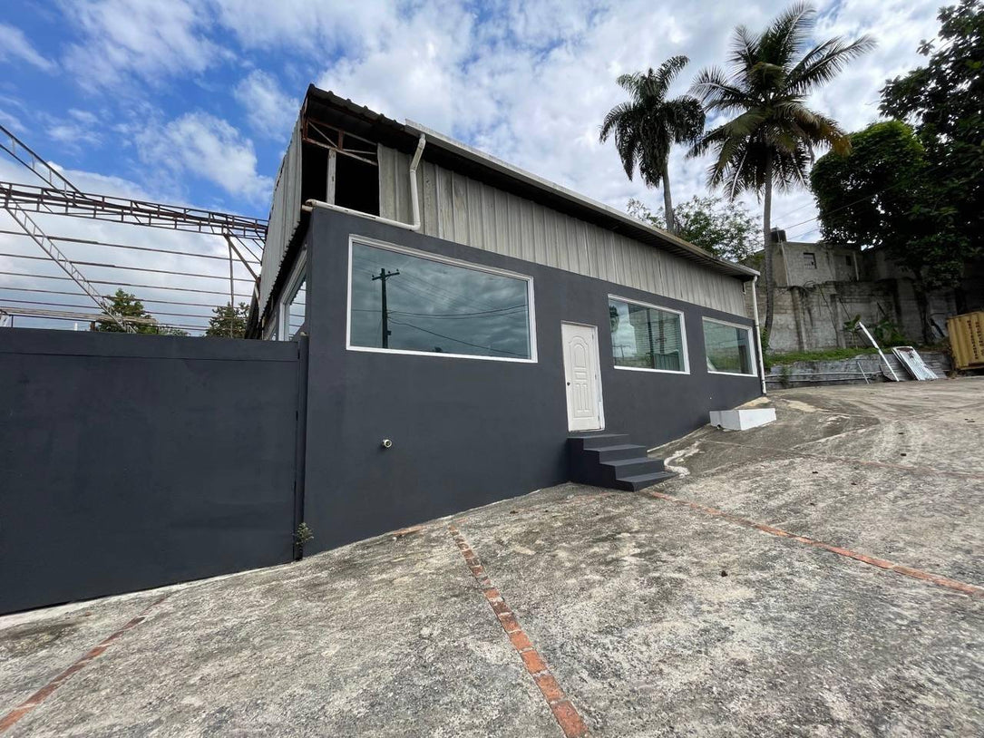 Complejo Industrial en Venta y/o Alquiler | 2,600 m² |Manoguayabo