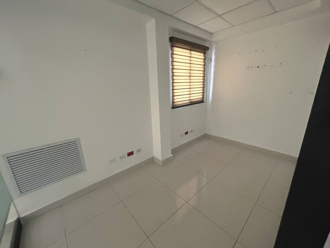 Propiedad Corporativa en Alquiler | 700mt2 | Esperilla
