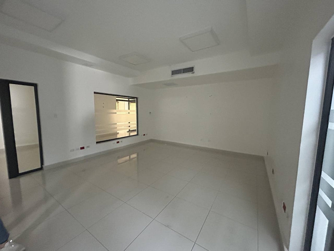Propiedad Corporativa en Alquiler | 700mt2 | Esperilla