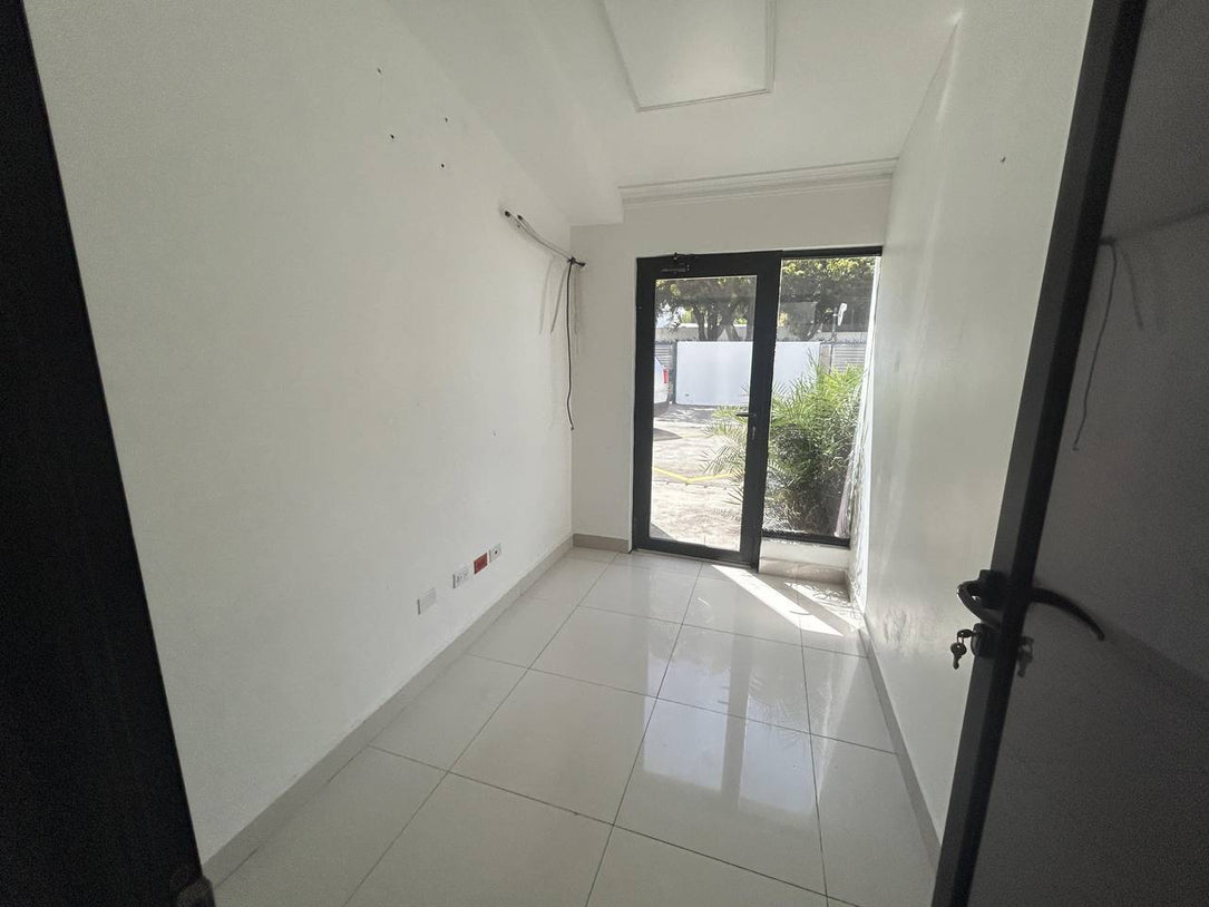 Propiedad Corporativa en Alquiler | 700mt2 | Esperilla