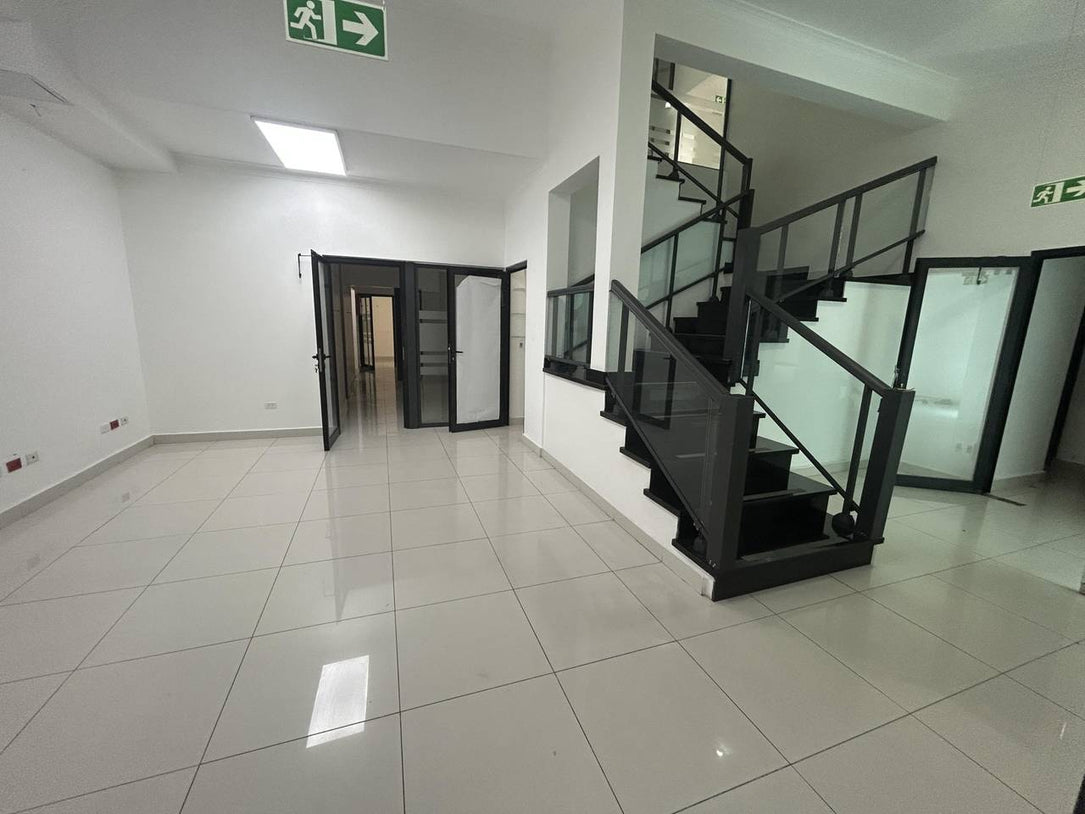 Propiedad Corporativa en Alquiler | 700mt2 | Esperilla