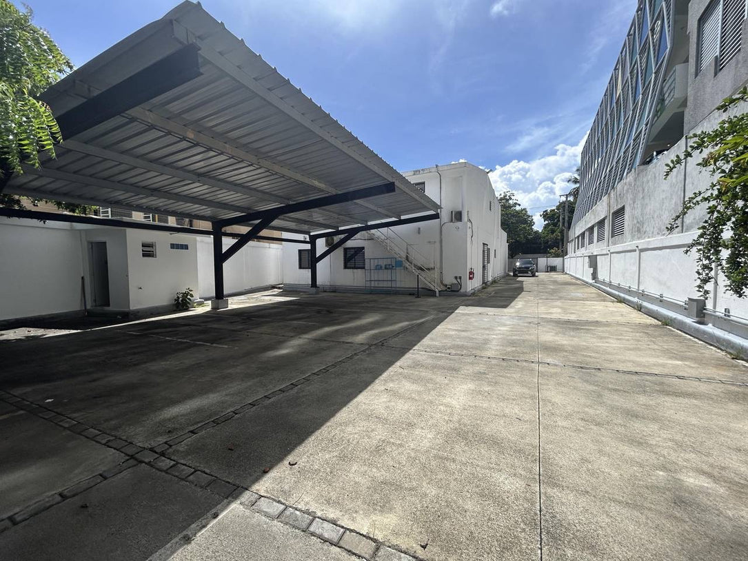 Propiedad Corporativa en Alquiler | 700mt2 | Esperilla